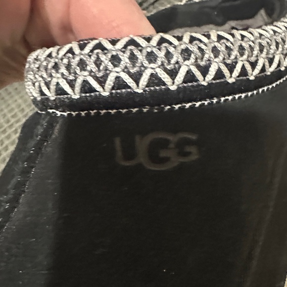 UGG Women’s Black and Gray mule/clogg. - Picture 6 of 8